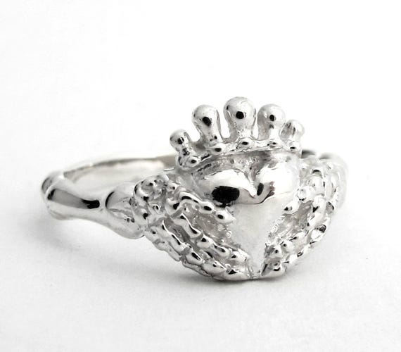 Gothic Claddagh Ring 2025