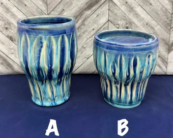 Handgetöpferte Keramik Moustache - Tasse mit blauer Tropfglasur - Tasse A oder Tasse B