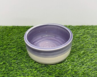 手作りの陶器製キャンディ皿／小型ペット用ボウル – ラベンダー＆クリーム釉薬 – 磁器製小物入れ – ミニマリスト陶器