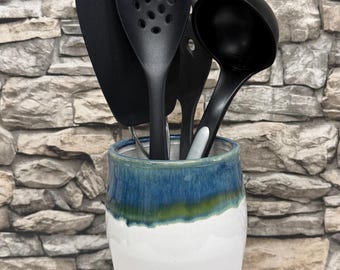 Handgemachte Porzellan Vase: Blau Grün Glasur Küsten Dekor