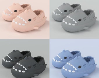 Wikkel je voeten in een knusse charme met onze Comfy Shark-slippers: leuk, zacht comfort voor loungen en ontspanning.