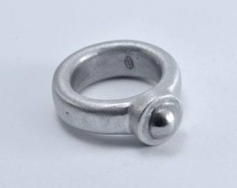 Aluminum ring with iron cabochon