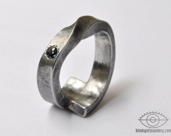 Möbius not ring - iron, sapphire