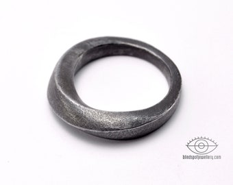 Möbius ring - iron