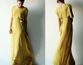 Gouden zijden trouwjurk, boho-middeleeuwse stijl, handgeverfd