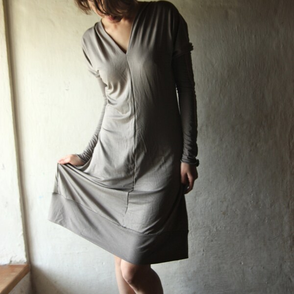 Pearl Grey Tunic dress long sleeve tshirt dress in jersey vneck