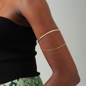 Chic Minimalist Arm Cuff Set: Elegant Gold Upper Arm Bands - Stylish Fashion Accessory and Perfect Gift for Her