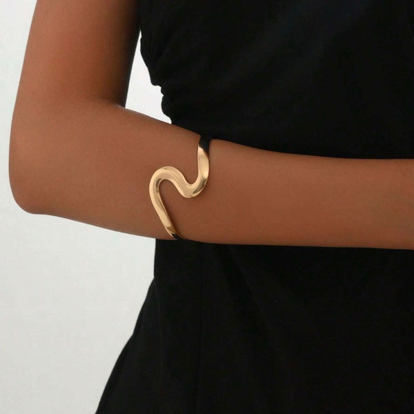 Upper arm cuff arm band spiral handmade made of brass, jewelry