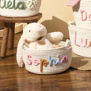 Handgefertigter Baumwollseil-Kinderzimmer-Korb - Kundenspezifisches Babypartygeschenk mit personalisiertem Namensmonogramm - Spielzeug-Aufbewahrungs-Organizer & Dekor
