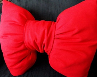 Vivido cuscino a forma di fiocco rosso fatto a mano arredamento unico per la casa