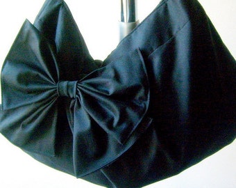 handbag or Hobo purse in black with zipper and adjustable strap