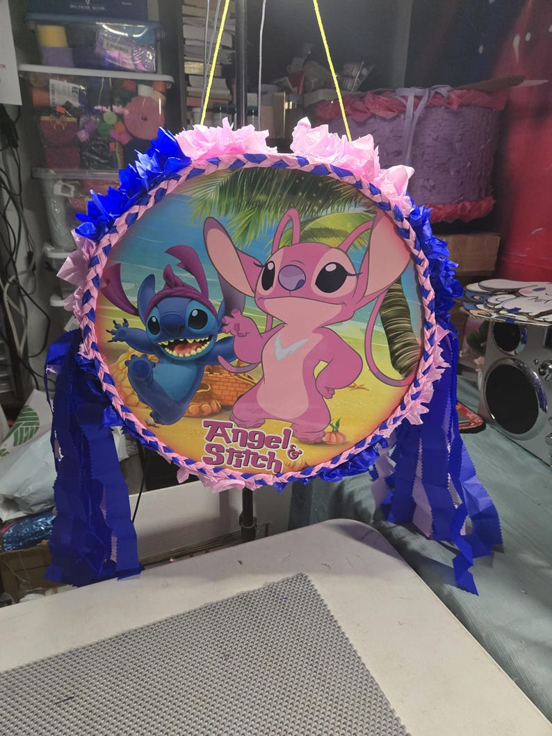 Pinata Rond Angel & Stitch Round Pinata, Birthday Party Decor. Dimensions Are 16 ...