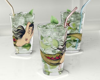 Meerjungfrau Glas. Tiki Pint Gläser. Retro Bier Barware. 16oz Vintage Vibes Barware. Tiki tätowierte Meerjungfrau. Einweihungsgeschenk für Freund
