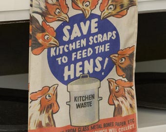 Linge de cuisine bio. Torchon rétro au poulet composté. Essuie-mains pour sac de farine. Enregistrez le graphique vintage Kitchen Scraps Hens. Cadeau de ferme.