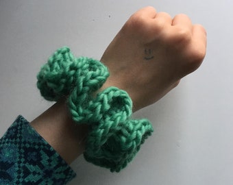 Woolen scrunchie (hairband, hair bobble)