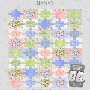 以下が含まれることがあります： パステルカラーの花柄と幾何学模様のパッチワークキルト。ピンク、ブルー、グリーンの正方形に花のアクセントが施されています。完成したキルトの寸法は190.5 x 203.2 cmです。