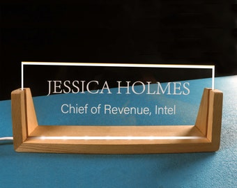 Personalized Desk Name Plate with Wooden Base, Lighted Acrylic Nameplate, Desk Accessories, Office Gifts for Boss Coworkers, New Job Gifts