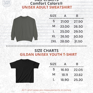 K&ouml;nnte beinhalten: Gr&ouml;&szlig;entabellen f&uuml;r Comfort Colors Unisex-Erwachsenen-Sweatshirts und Gildan Unisex-Jugend-T-Shirts. Das Sweatshirt f&uuml;r Erwachsene ist olivgr&uuml;n, das T-Shirt f&uuml;r Jugendliche ist schwarz. Ma&szlig;e in Zoll, mit einer Toleranz von &plusmn;2,54 cm.