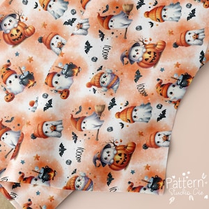 Può includere: Tessuto arancione e bianco con un motivo ripetuto di simpatici fantasmi, pipistrelli, zucche e streghe con cappelli. Il tessuto ha le parole "boo" e "boo boo" stampate.