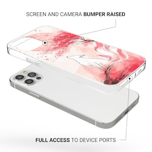 Puede incluir: Funda transparente para tel&eacute;fono con un dise&ntilde;o de acuarela que presenta un zorro blanco y detalles florales rojos y rosas. La funda se muestra sobre un tel&eacute;fono plateado, con el texto "SCREEN AND CAMERA BUMPER RAISED" y "FULL ACCESS TO DEVICE PORTS".