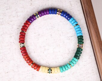 Pulsera multicolor con cuentas sintéticas que imitan gemas de arcoíris y detalles metálicos. Pulsera colorida para el día a día. Regalo ideal.