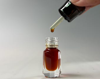 Ensoñación Mística – Aceite Esencial de Oud Kynam, Aceite de Madera de Agar, Artesanal y Exquisito