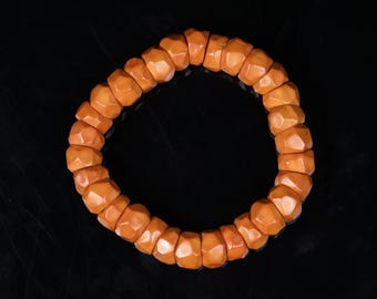 Pulsera de cuentas texturizadas de 13,5 mm con cuentas orgánicas talladas. Pulsera llamativa para la muñeca. Regalo único.