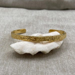 Hammered Bangle bangle, gold-plated stainless steel, adjustable size, hammered design, open cuff bangle image 2
