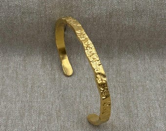 Armreif Hammered Bangle, Edelstahl vergoldet, größenverstellbar, gehämmertes Design, offener Cuff Armreif