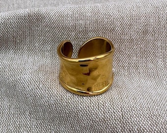 Hammered ring, stainless steel ring gold-plated, statement ring, eye-catching design