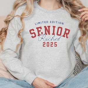 Abschluss 2026, Personalisiertes letztes Jahr Sweatshirt, Senior Rundhalsausschnitt, Senior Pullover, Highschool Pullover, Senior Geschenke, Senior 2025 Hemd