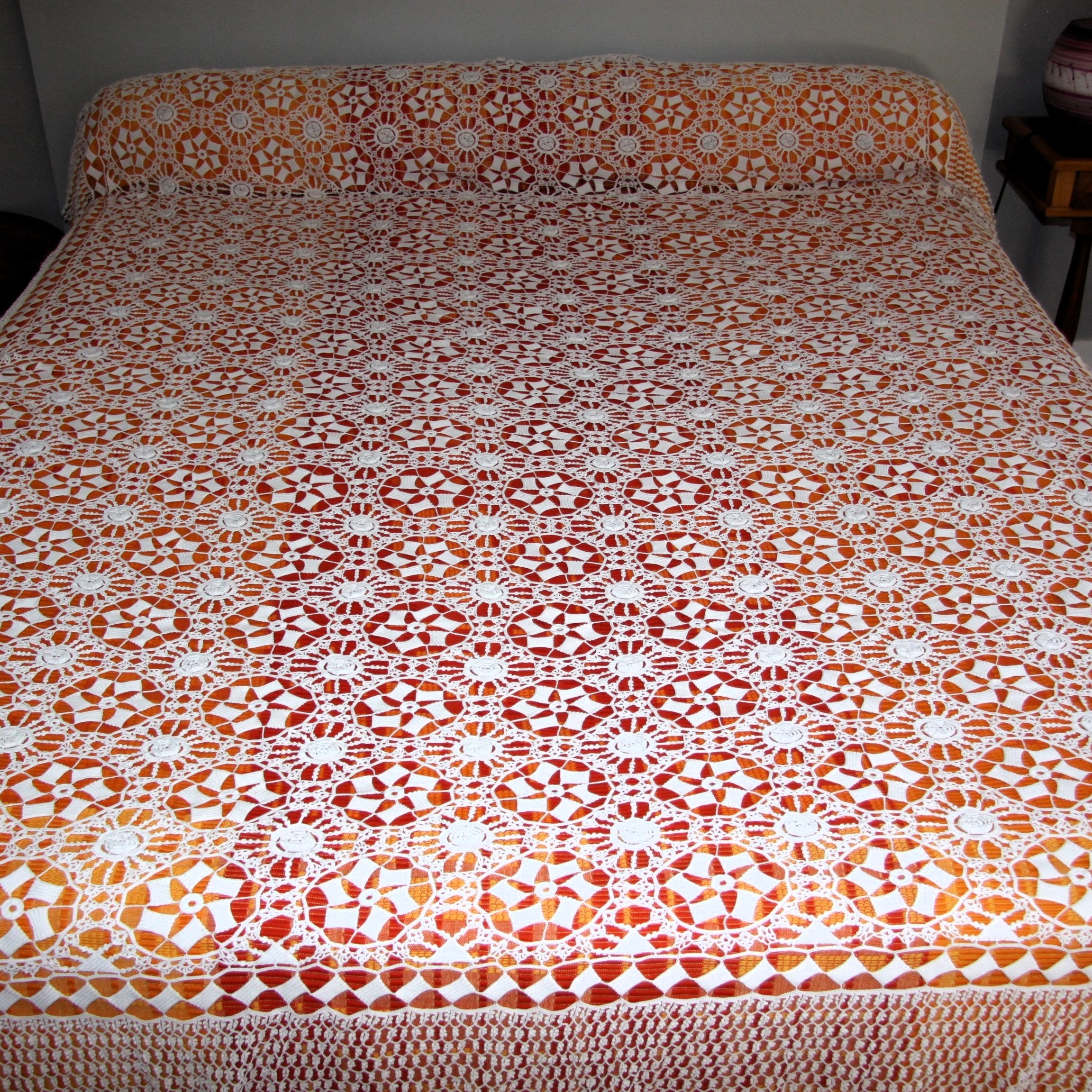 Couvre-lit de fil de crochet de coton antique/vintage avec frange 108x82 - Canada