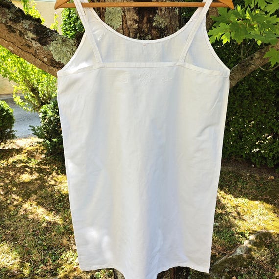 Chemise de nuit ancienne ou robe de nuit brodée en coton, tunique