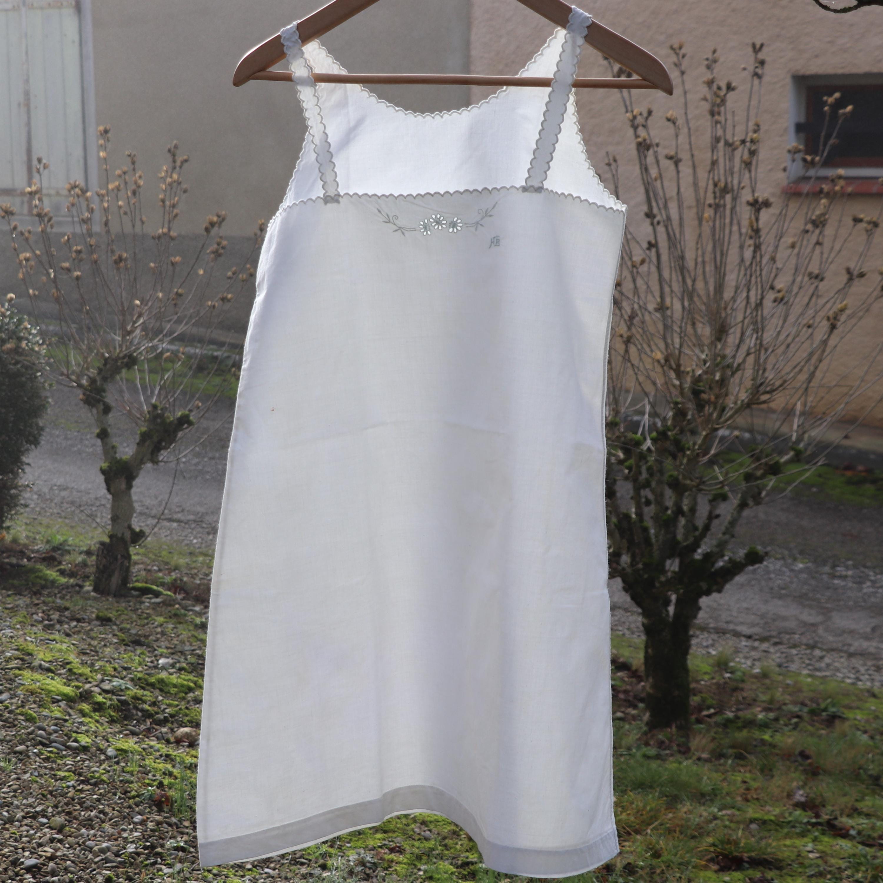 Chemise nuit brodée France