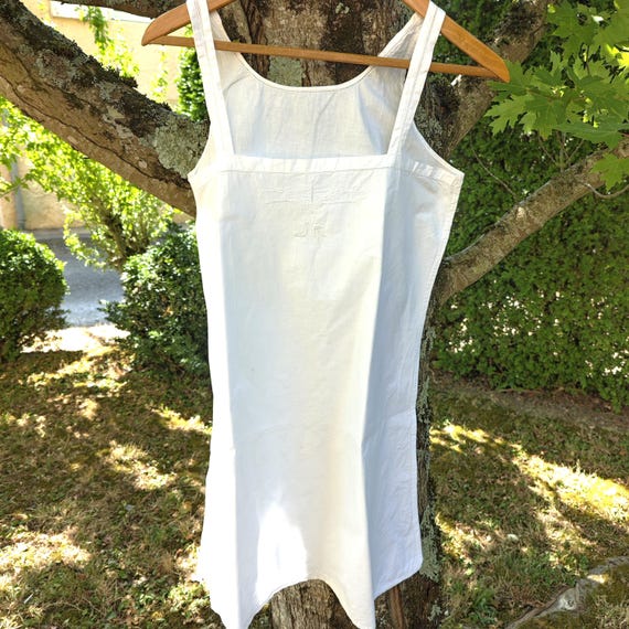 Chemise de nuit ancienne ou robe de nuit brodée en coton, tunique