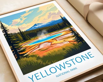 Pode incluir: Um pôster de estilo vintage com uma ilustração colorida de uma fonte termal no Parque Nacional de Yellowstone. O pôster apresenta um céu azul com nuvens brancas, uma cordilheira ao fundo e uma paisagem verde e laranja vibrante que envolve a fonte termal. O texto "YELLOWSTONE NATIONAL PARK" está impresso em azul na parte inferior do pôster.