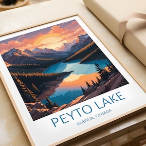 Peut inclure: Une impression encadrée d'une scène de paysage avec un lac et des montagnes en arrière-plan. Le lac est d'un bleu éclatant et les montagnes sont d'un vert foncé. Le ciel est d'un orange et d'un rose doux. Le texte "Peyto Lake, Alberta, Canada" est imprimé en bas de l'impression.