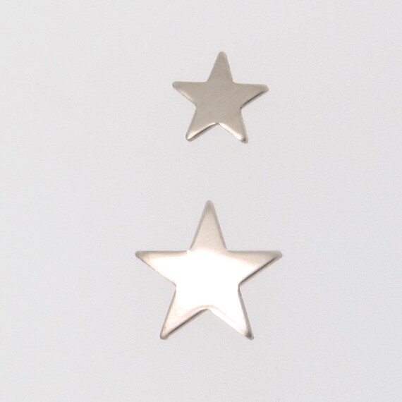 Seen On Kelly Ripa and Lea Michelle 14K Gold Sideways Star Layering Necklace or Choker 14K Yellow White Rose Gold Tiny Gold Star Necklace