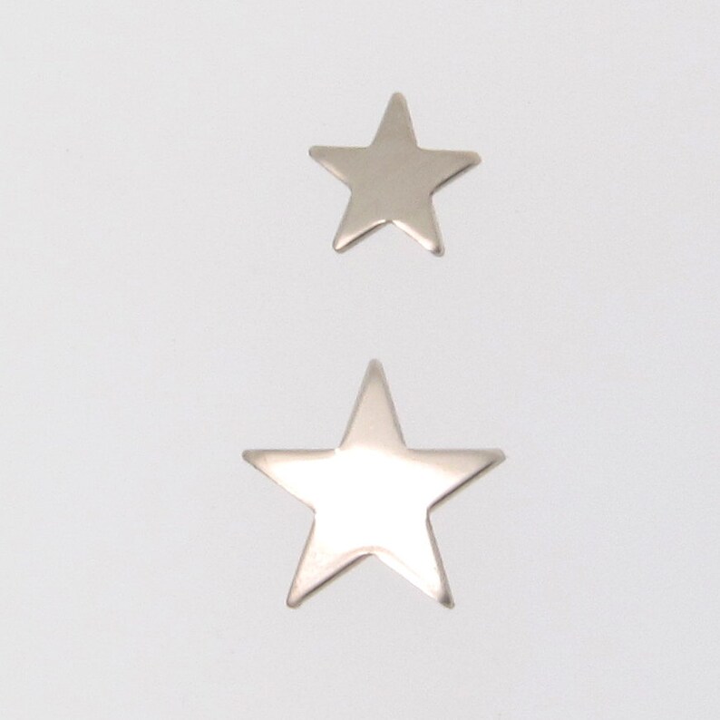 Seen On Kelly Ripa and Lea Michelle 14K Gold Sideways Star Layering Necklace or Choker 14K Yellow White Rose Gold Tiny Gold Star Necklace