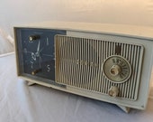 1950 Zenith clock radio beige radio works