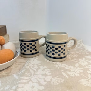 Vintage Williamsburg Pottery Salt Glazed Mugs, Set of 2 Gray and Cobalt Blue Checkered Coffee Cups, Tavern Style Stoneware Beer Stein Mug