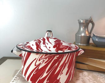 Vintage red & White swirlwear Enamelware Pot With Domed Lid and Lug Handles Farmhouse Kitchen Country Cooking Spongeware Splatterware