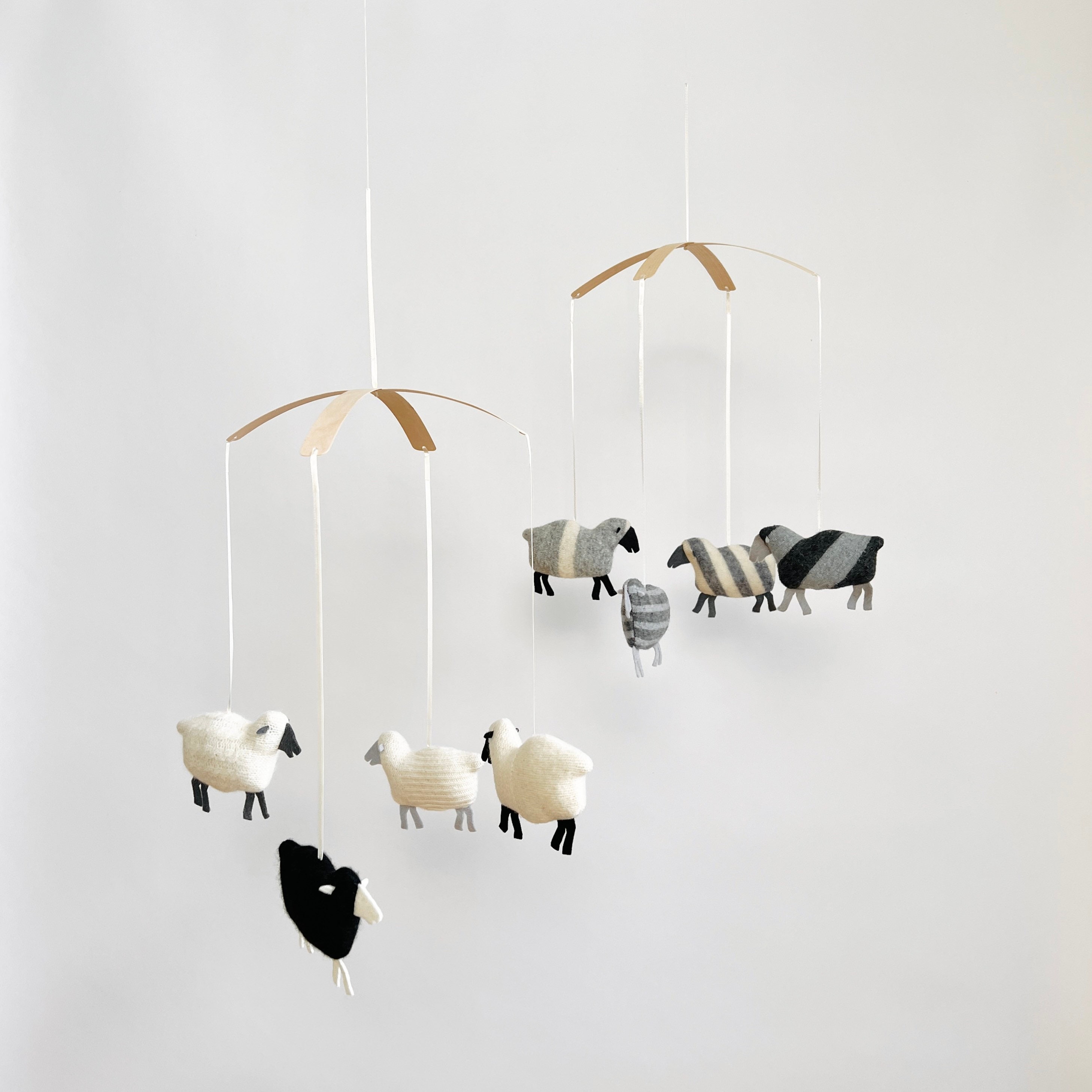 羊のモビール：手作りの子供部屋装飾 - Etsy 日本