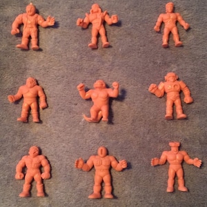 lot # 5 of 9 M.u.s.c.l.e. men Kinkeshi flesh color 2 inch figures mattel 1986 free shipping