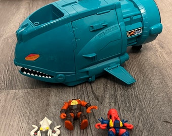 Shocking Shark Transport Station Battle base and 4 Battle Beast figures 1987