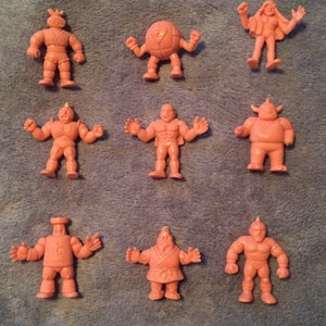 lot # 6 of 9 M.u.s.c.l.e. men Kinkeshi flesh color 2 inch figures mattel 1986 free shipping