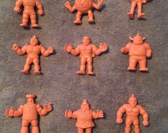 lot 6 of 9 M.u.s.c.l.e. men Kinkeshi flesh color 2 inch figures mattel 1986 free shipping