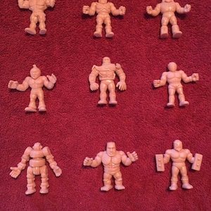 lot # 7 of 9 M.u.s.c.l.e. men Kinkeshi flesh color 2 inch figures Mattel 1986 free shipping