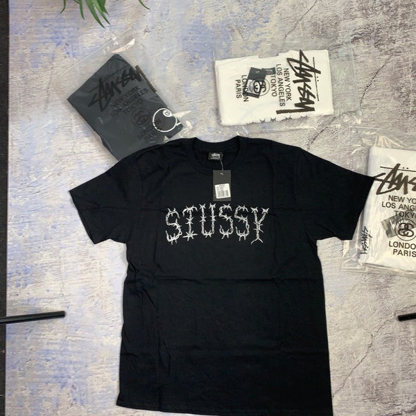NUOVA t-shirt autentica Stussy Barb nera grande logo taglie M / L / XL rara campagna pubblicitaria streetwear tsirt palazzo supremo stone island gigt boy girl