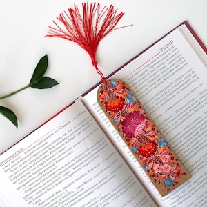 Ukrainian wooden floral bookmark, Hand painted bookmark with tassel, Book lover gift, Petrykivka painting art,  Persohalized gift for her